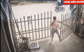 Khách về quên cài cổng, bé trai lao thẳng ra đường cái gây ra tai nạn kinh hoàng
