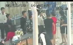 Vụ đạp ngã nhân viên VietJet: Yêu cầu lý giải thái độ 'đứng làm cảnh' của nhóm nhân viên an ninh