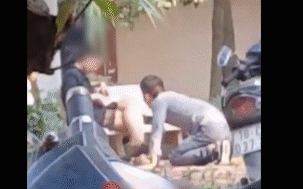 Chàng trai quỳ gối, dập đầu lạy người yêu giữa công viên khiến dân mạng 'dậy sóng'