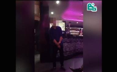 Xôn xao clip bóc phốt nhân viên quán karaoke quay lén khách nữ đi vệ sinh 