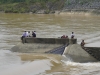 Quảng Trị: Giải cứu Phó Giám đốc Sở GTVT cùng 6 người mắc kẹt giữa sông Thạch Hãn