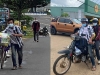 Đội nắng đi bộ hơn 400 km hồi hương vì bị kẻ gian lấy chiếc xe máy, 2 anh em nhận cái kết đẹp 