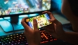 Thần Tài gõ cửa dịp cuối năm: Nằm nhà chơi game trên điện thoại để xả stress không ngờ rinh về 1,8 triệu USD