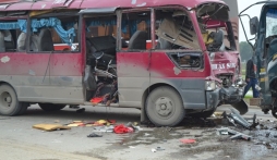 Xe khách phát nổ trên quốc lộ 1A, gần 20 người thương vong