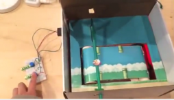 Flappy Bird phiên bản cartoon chơi trên ... hộp giấy