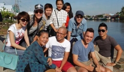 'Vừa đi vừa khóc' bị lên án vì bạo hành động vật