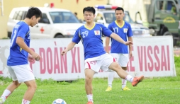 Bị ngộ độc thực phẩm, Văn Quyến vẫn quyết thi đấu trận cuối cho V.Ninh Bình