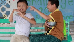 Trẻ chùa Bồ Đề quây quần trong ngôi nhà mới