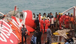 Đã tìm thấy thi thể hai phi công trên chuyến bay QZ8501