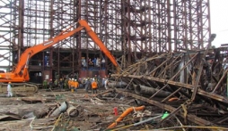 Giàn giáo ở Vũng Áng rung lắc mạnh, đốc công ép công nhân làm việc?