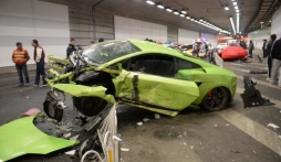 Lamborghini vỡ vụn sau khi đua Fast&Furious với Ferrari