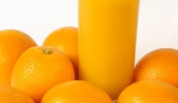 Bà bầu có nên uống nhiều nước cam không ?