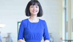 Nhan sắc tuổi 40 của MC Tùng Chi