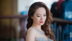 MC Đan Lê xinh đẹp, yêu kiều một mình đi sự kiện