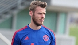  De Gea 'mắc kẹt' ở Old Trafford