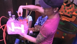 Kenny Sang gây xôn xao dư luận khi cắt nát túi 'Hermes 500 tỷ'