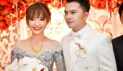 Cận cảnh nhan sắc xinh đẹp của vợ Nam Cường