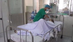 Người mẹ tự thiêu cùng con gái đã tử vong