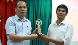 Tài xế 'dìu' xe khách nhận tin vui làm bố đúng hôm xảy ra vụ việc