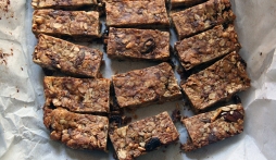 Làm bánh protein bổ sung năng lượng cho ngày dài năng động