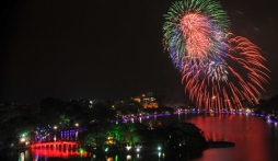 Hà Nội bắn pháo hoa dịp Tết Nguyên đán 2018