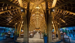 Chiêm ngưỡng vẻ đẹp của nhà hàng làm bằng tre tại Quảng Bình trên báo ngoại