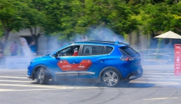 Xe điện Vinfast VF e34 trông cực 'khét' khi được dùng làm xe đua