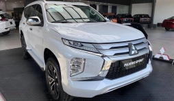 Pajero Sport chơi lớn giảm hơn trăm triệu, Xpander khuyến mại đầy hấp dẫn
