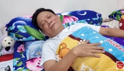 Làm việc kiệt sức, nghệ sĩ Tấn Hoàng bị ngất xỉu trên máy bay