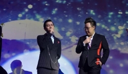 Video: 2 'thánh cover' Trung Quân và Hoài Lâm đọ giọng hát live khiến dân tình 'đứng ngồi không yên'