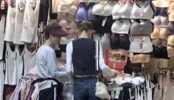 Cuộc sống bình dân đến không ngờ của mỹ nhân đình đám một thời Trương Mạn Ngọc