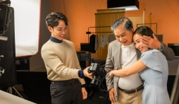 Xúc động với những 'chạm nhẹ giản đơn' trong MV mới của Trúc Nhân