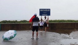 Tin bão mới nhất: Tâm bão số 1 sượt qua Móng Cái, Quảng Ninh có gió mạnh cấp 6