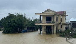 Thừa Thiên Huế: Nước dâng cao gây ngập nhiều tuyến đường, thuỷ điện tăng cường xả lũ 