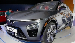 Thời điểm VinFast VF 7 ra mắt chính thức