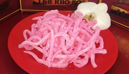 Cách làm mứt dừa hương dâu thơm ngon chuẩn vị cho Tết 2024 này