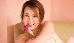 Võ Hạ Trâm khoe ảnh ngọt ngào như nàng thơ thuở 18, fan tưởng diễn viên đài TVB