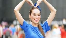 Lê Hoàng Phương được fan Thái Lan vây kín tặng quà