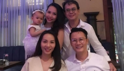 Lần đầu lộ diện mặt con gái vừa chào đời của nhạc sĩ Đức Huy với vợ kém 44 tuổi