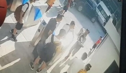 Vụ bé trai trường Gateway tử vong trên ô tô: Ai là người thay áo cho cháu bé?