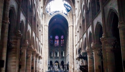 Clip hé lộ hình ảnh đầu tiên về vụ cháy Nhà thờ Đức Bà Paris