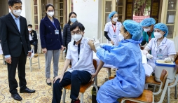 Hơn 266.000 trẻ từ 15-17 tuổi ở Hà Nội đã được tiêm vắc xin phòng Covid-19