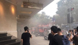 Xế sang bốc cháy tại tầng hầm Trung tâm thương mại Tràng Tiền Plaza