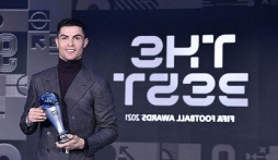 Cristiano Ronaldo bất ngờ nhận giải thưởng mới trong lễ trao giải FIFA The Best 2021