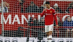 Ronaldo đá hỏng phạt đền, Man Utd bị đội hạng Nhất đá văng khỏi FA Cup