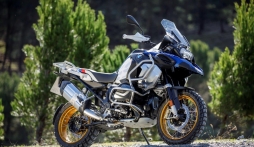 Cận cảnh dàn 'khủng long' BMW R1250 GSA cực chất mới được trang bị cho lực lượng CSGT