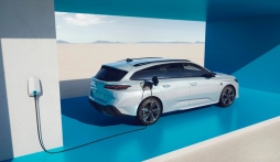 Peugeot 308 phiên bản chạy điện ra mắt với thiết kế long lanh, động cơ mạnh mẽ