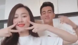 Tiến Linh và Hồng Loan mặc áo đôi, nhảy Ghen Cô Vy cực nhắng