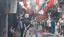 TP.HCM: Cháy dữ dội kèm theo nổ lớn tại khu phố người Nhật 