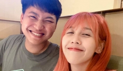 Sợ bị soi đi giày cặp với Hậu Hoàng, Mũi Trưởng Long bỏ hết đi chân đất?